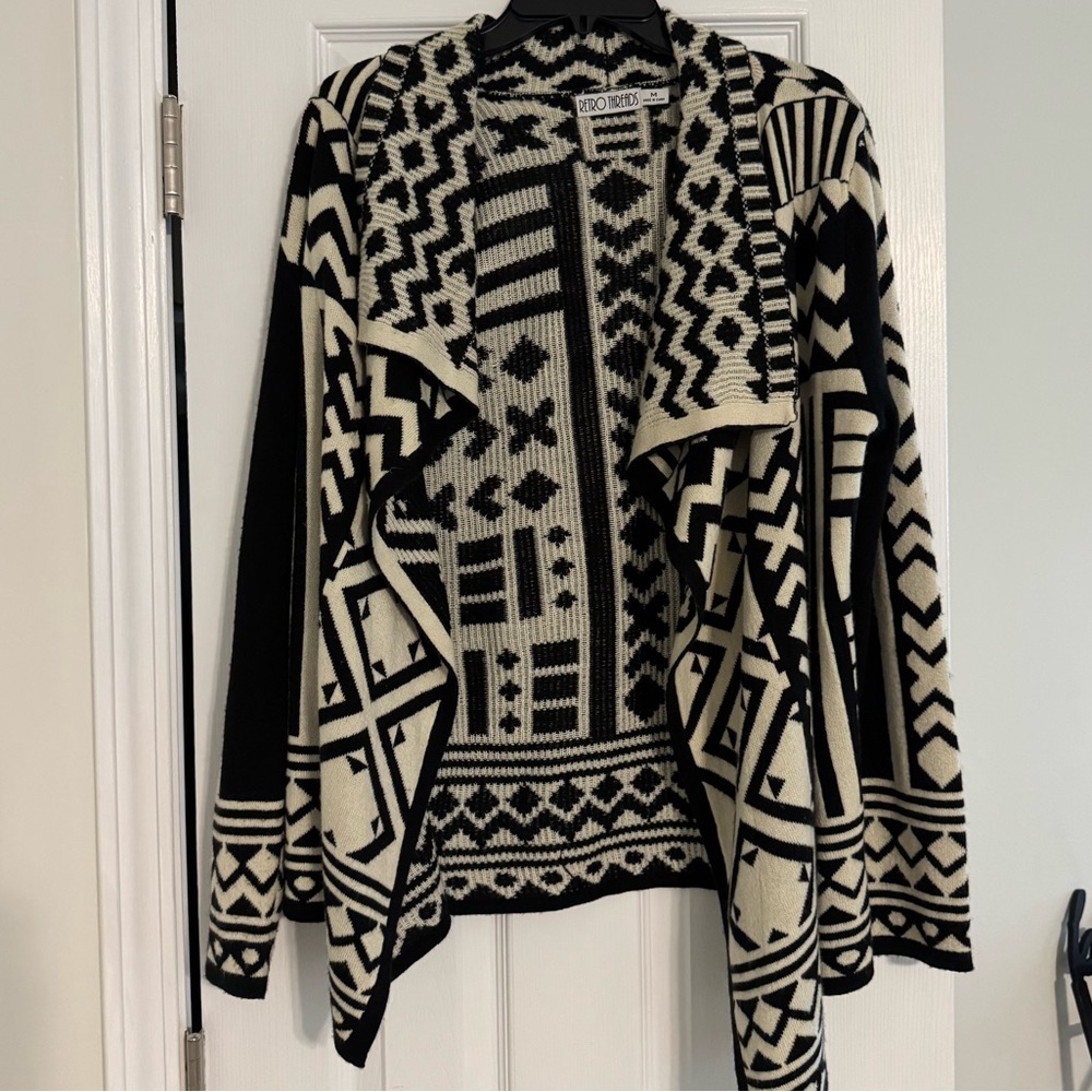 Beautiful Aztec retro threads cardigan size medium